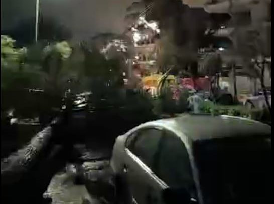 Κλειστή η Πειραιώς λόγω πτώσης δέντρου – Πού αλλού εντοπίζονται προβλήματα