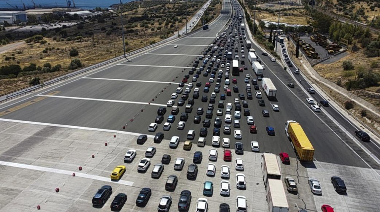 Αυξημένη σε σχέση με πέρσι η έξοδος του Πάσχα από την Αττική στις εθνικές οδούς