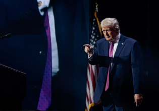 Τραμπ: Η εξέταση αρχείων για τα UFO φέρνει στο φως ενδιαφέροντα έγγραφα