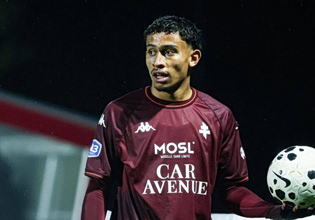 Ποδοσφαιριστής επιζών της τραγωδίας του Κραν Μοντανά υπέγραψε επαγγελματικό συμβόλαιο (pics)