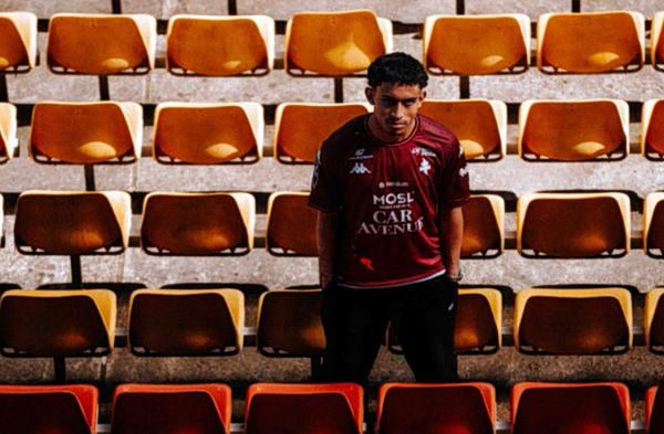 Ποδοσφαιριστής επιζών της τραγωδίας του Κραν Μοντανά υπέγραψε επαγγελματικό συμβόλαιο (pics)