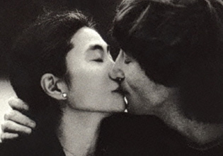 Είναι αυτή η πιο rock δημοπρασία της άνοιξης;