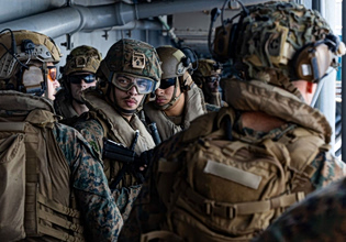 Washington Post: Οι ΗΠΑ στέλνουν πάνω από 10.000 επιπλέον στρατιώτες στη Μέση Ανατολή