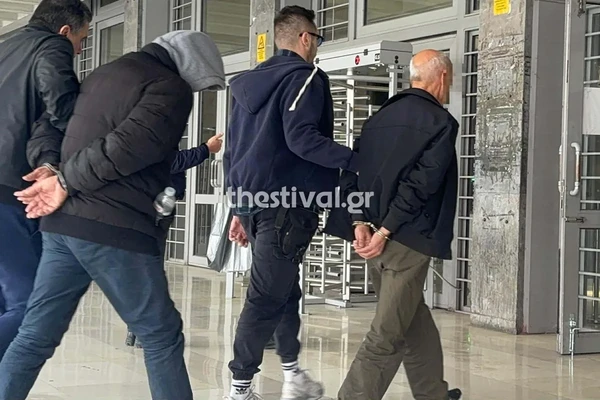 Θεσσαλονίκη: Ελεύθεροι υπό όρους οι εφοριακοί που κατηγορούνται για «φακελάκια» – Τι είπαν στις απολογίες τους