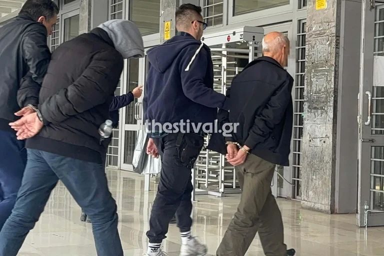 Θεσσαλονίκη: Ελεύθεροι υπό όρους οι εφοριακοί που κατηγορούνται για «φακελάκια» – Τι είπαν στις απολογίες τους