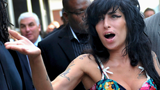 Έιμι Γουάινχαουζ: Δικαστικό «χαστούκι» στον πατέρα της – «Αναξιόπιστος, εμμονικός με το κέρδος»