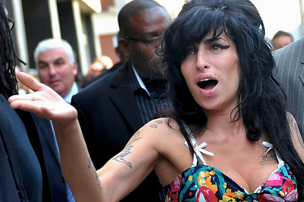 Έιμι Γουάινχαουζ: Δικαστικό «χαστούκι» στον πατέρα της – «Αναξιόπιστος, εμμονικός με το κέρδος»