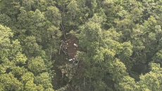 Συντριβή ιδιωτικού ελικοπτέρου στην Ινδονησία – Νεκροί οι επιβάτες και το πλήρωμα