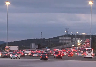 Μαζική έξοδος για το Πάσχα – Εξομαλύνθηκε η κίνηση στις εθνικές οδούς – Μέτρα της Τροχαίας και την Μ. Παρασκευή