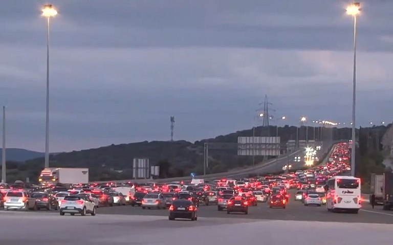 Μαζική έξοδος για το Πάσχα – Εξομαλύνθηκε η κίνηση στις εθνικές οδούς – Μέτρα της Τροχαίας και την Μ. Παρασκευή