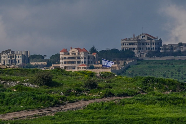 Η Χεζμπολάχ εκτόξευσε ρουκέτες εναντίον του Ισραήλ μετά τη σφαγή με τους 250 νεκρούς