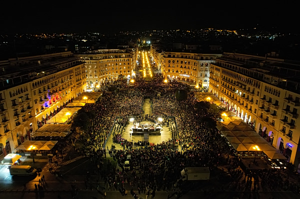 Συνάντηση πέντε Επιταφίων σήμερα στην πλατεία Αριστοτέλους στη Θεσσαλονίκη