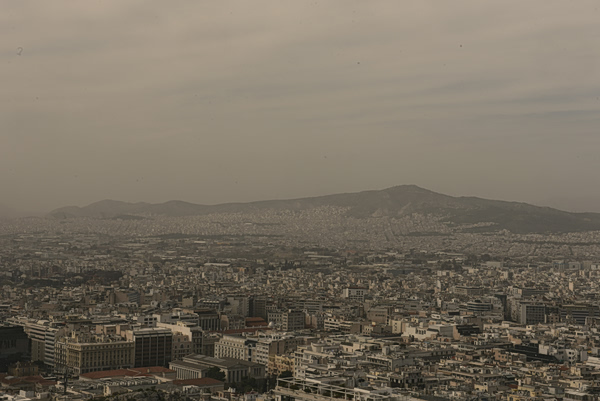 Meteo: Η αφρικανική σκόνη ήρθε και θα μείνει – Πότε αναμένονται λασποβροχές – Οι περιοχές που θα επηρεαστούν