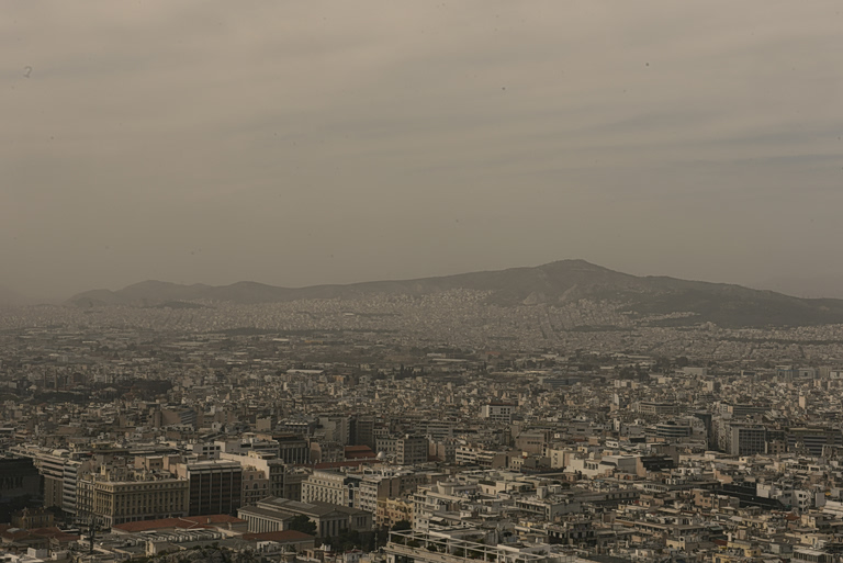 Meteo: Η αφρικανική σκόνη ήρθε και θα μείνει – Πότε αναμένονται λασποβροχές – Οι περιοχές που θα επηρεαστούν