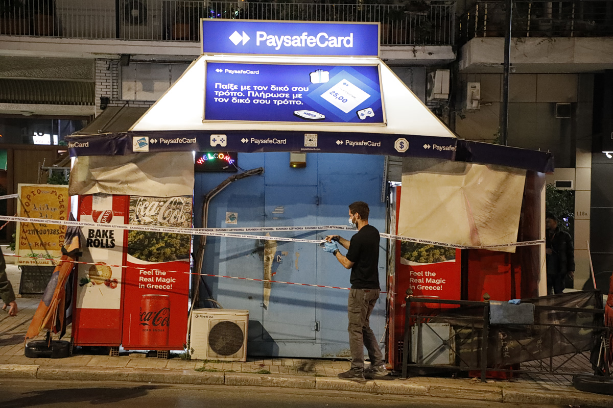 Εξάρχεια: Εκτός κινδύνου ο 50χρονος που δέχτηκε επίθεση με μαχαίρι – Αναζητούνται οι δύο δράστες