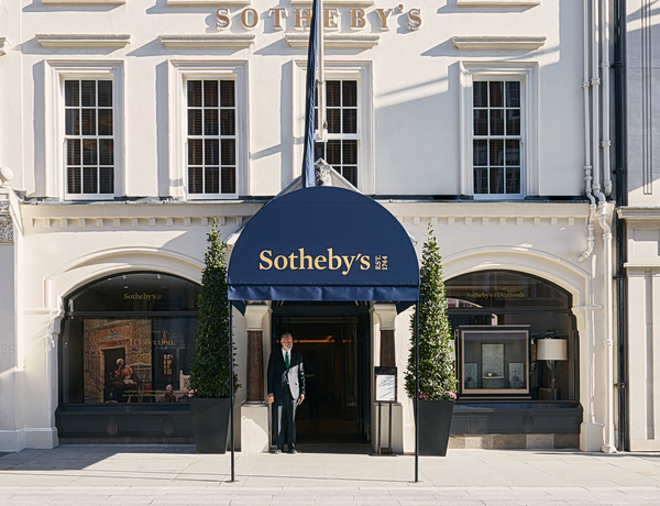 Sotheby’s: Συμφωνία με KKR για δάνειο 100 εκατ. δολ. – Ένα ακόμη επίπεδο χρέους στον οίκο δημοπρασιών