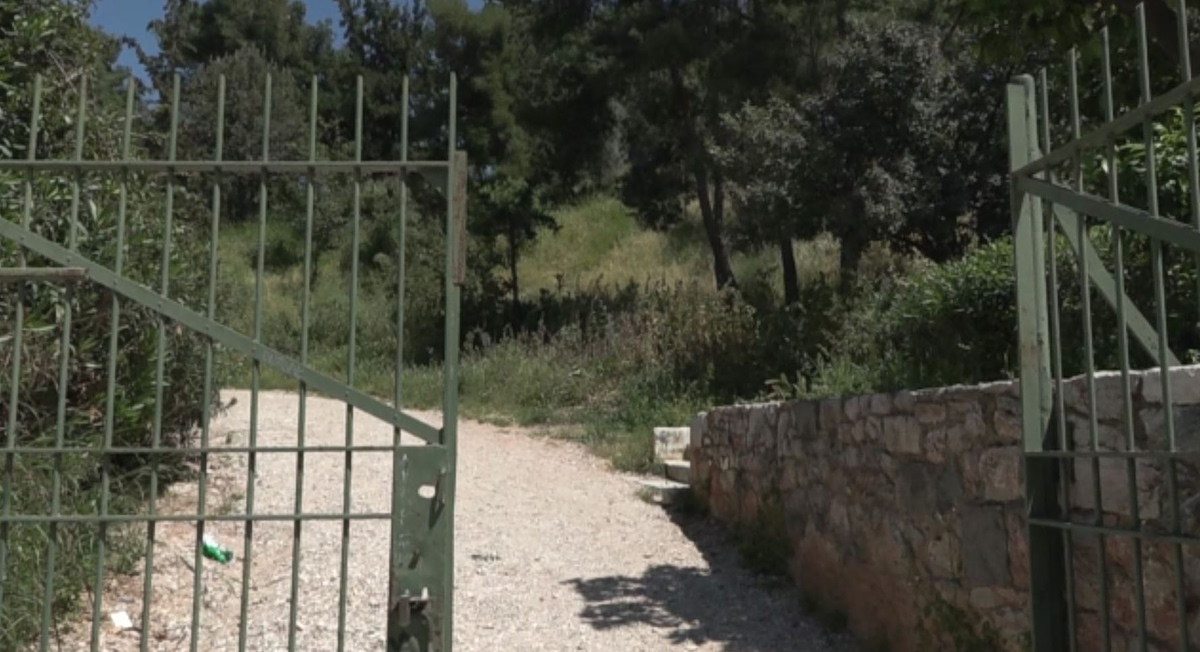 «Δεν είπε ούτε λέξη, μας χτύπησε και έφυγε» – Τι λένε στο in τα θύματα της επίθεσης στου Φιλοπάππου