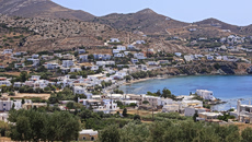 Το ανεκτίμητο διαμάντι των Κυκλάδων – Ποιο νησί φιλοξενεί σε εξασέλιδο αφιέρωμα, δημοφιλές βρετανικό περιοδικό