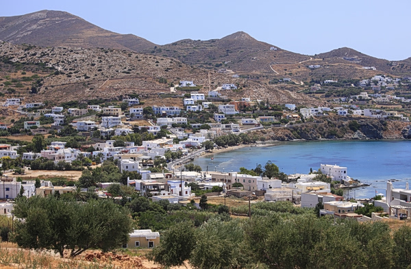 Το ανεκτίμητο διαμάντι των Κυκλάδων – Ποιο νησί φιλοξενεί σε εξασέλιδο αφιέρωμα, δημοφιλές βρετανικό περιοδικό