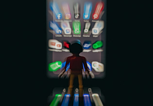 Παιδιά και social media: Οι Βρυξέλλες ανακοινώνουν ότι το app της ΕΕ για την επαλήθευση ηλικίας είναι έτοιμο