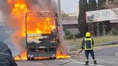 Φωτιά σε φορτηγό στη λεωφόρο Κηφισού – Καθυστερήσεις στο ύψος της Αχαρνών