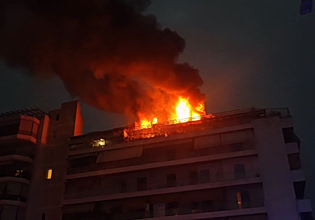 Μεγάλη φωτιά σε διαμέρισμα στη Νέα Σμύρνη