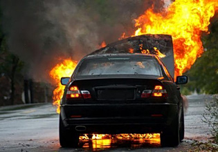 Φωτιά σε όχημα στη λεωφόρο Αθηνών στον Ασπρόπυργο – Καθυστερήσεις στο ρεύμα προς Αθήνα