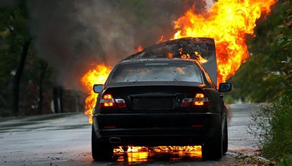 Φωτιά σε όχημα στη λεωφόρο Αθηνών στον Ασπρόπυργο – Καθυστερήσεις στο ρεύμα προς Αθήνα