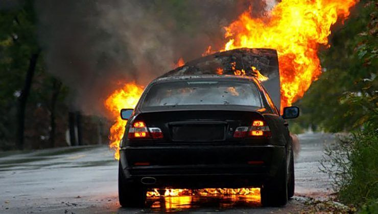 Φωτιά σε όχημα στη λεωφόρο Αθηνών στον Ασπρόπυργο – Καθυστερήσεις στο ρεύμα προς Αθήνα