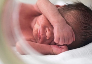 Γερμανία: Στο χαμηλότερο μεταπολεμικά επίπεδο οι γεννήσεις