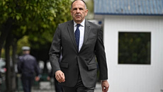 Κολωνάκι: Φυλλάδια και συνθήματα στην πολυκατοικία που στεγάζεται το δικηγορικό γραφείο του Γιώργου Γεραπετρίτη