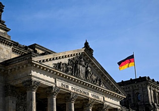 Η Γερμανία «γκρεμίζει» το κοινωνικό κράτος