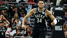 Αντετοκούνμπο: Ούτε κουβέντα για το μέλλον του και αιχμές για Ρίβερς… μέσω Σπανούλη