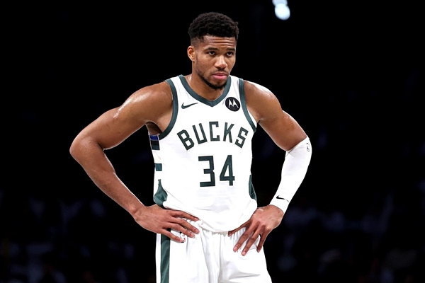 Ο Γιάννης Αντετοκούνμπο βλέπει Νέα Υόρκη και πρόκληση τίτλου με τους Νικς