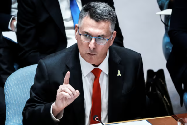 Το Ισραήλ δεν έχει καμιά εδαφική βλέψη στον Λίβανο, δηλώνει ο Σάαρ