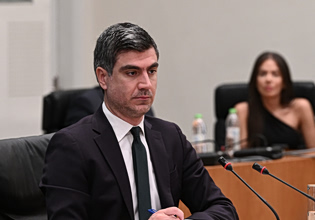 Γλαβίνας: Ο Μητσοτάκης κανονικοποίησε το ρουσφέτι, η κυβέρνηση δεν έχει πλέον δημοκρατική νομιμοποίηση