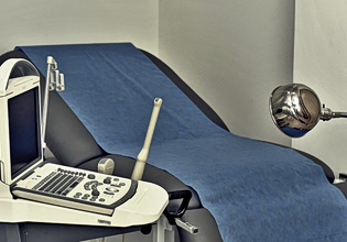 Ρόδος: Ελεύθερος μέχρι τη δίκη σε δεύτερο βαθμό ο 70χρονος γυναικολόγος που καταδικάστηκε για βιασμό ασθενών του