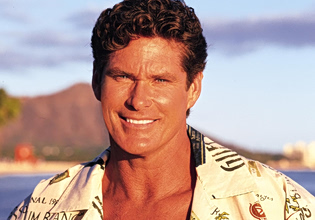 Ντέιβιντ Χάσελχοφ: Έκανε βόλτες στο Λος Άντζελες στηριζόμενος σε περιπατητήρα παρέα με τη σύζυγό του