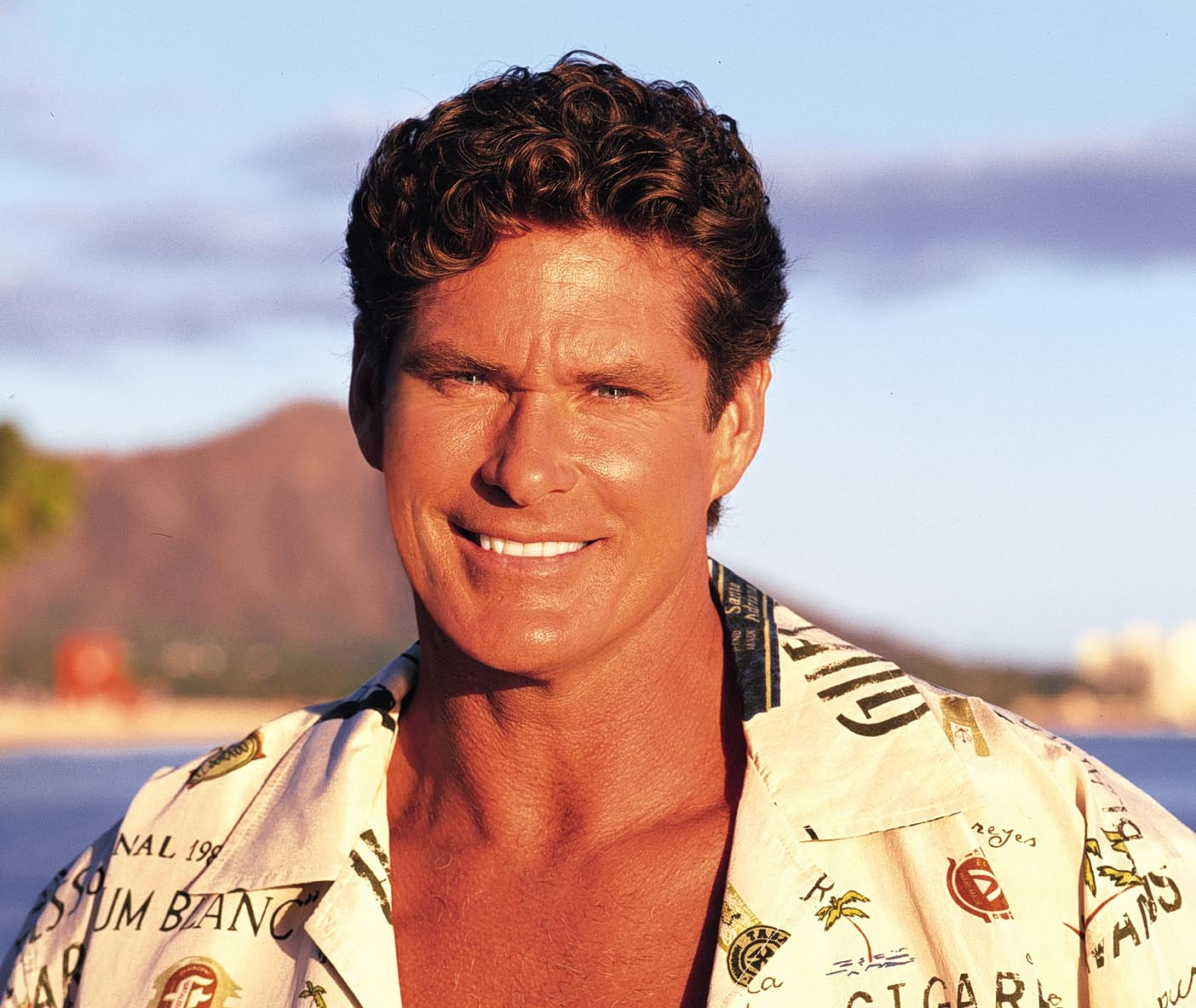 Ντέιβιντ Χάσελχοφ: Έκανε βόλτες στο Λος Άντζελες στηριζόμενος σε περιπατητήρα παρέα με τη σύζυγό του