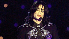 Τα εμβληματικά loafers του Μάικλ Τζάκσον βγαίνουν σε δημοπρασία