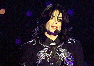 Τα εμβληματικά loafers του Μάικλ Τζάκσον βγαίνουν σε δημοπρασία