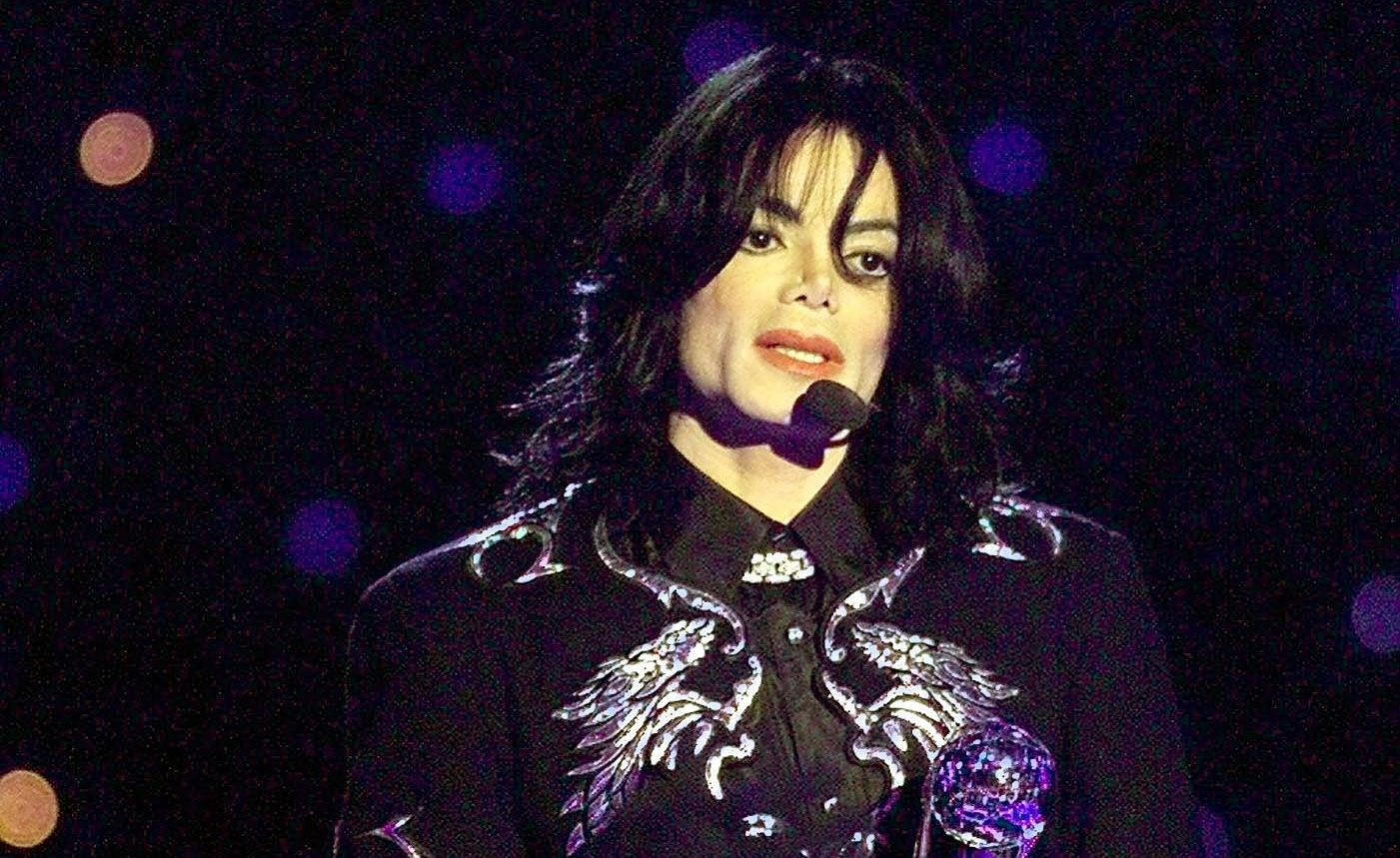 Τα εμβληματικά loafers του Μάικλ Τζάκσον βγαίνουν σε δημοπρασία