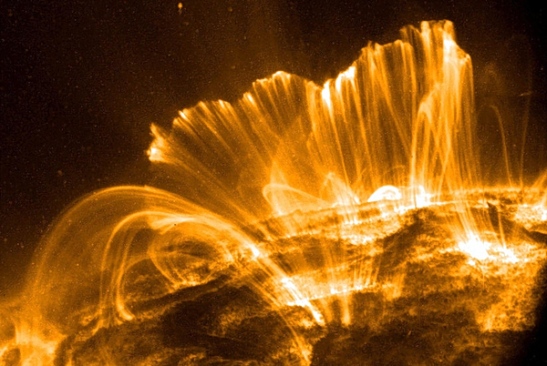 Τεράστιες ηλιακές εκλάμψεις έριξαν τις ραδιοεπικοινωνίες σε πολλές περιοχές της Γης