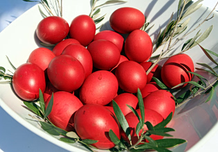 Πάσχα: Από τη Σαρακοστή στη Λαμπρή – Έθιμα και συμβολισμοί της ελληνικής παράδοσης