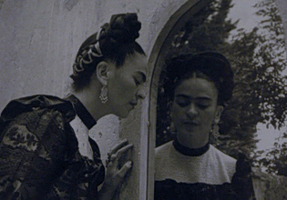 Θα έπρεπε τα έργα της Φρίντα Κάλο να βρίσκονται στο Μεξικό;