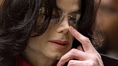 Αδέλφια Κάσιο κατά Μάικλ Τζάκσον: Μας εκπαίδευσε να τον υπερασπιζόμαστε, ενώ μας κακοποιούσε