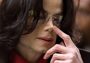 Αδέλφια Κάσιο κατά Μάικλ Τζάκσον: Μας εκπαίδευσε να τον υπερασπιζόμαστε, ενώ μας κακοποιούσε