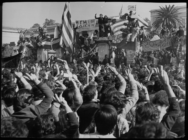 ΚΚΕ για 21η Απριλίου: Τιμάμε τους αγωνιστές και τις αγωνίστριες, τα θύματα της χούντας