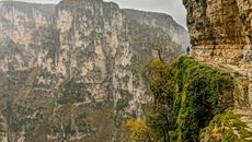 Φαράγγι του Βίκου: Επιχείρηση διάσωσης τραυματισμένης τουρίστριας από μονοπάτι [video]