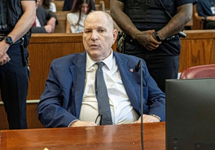 Ο Χάρβεϊ Γουάινσταϊν ξανά στο εδώλιο για βιασμό